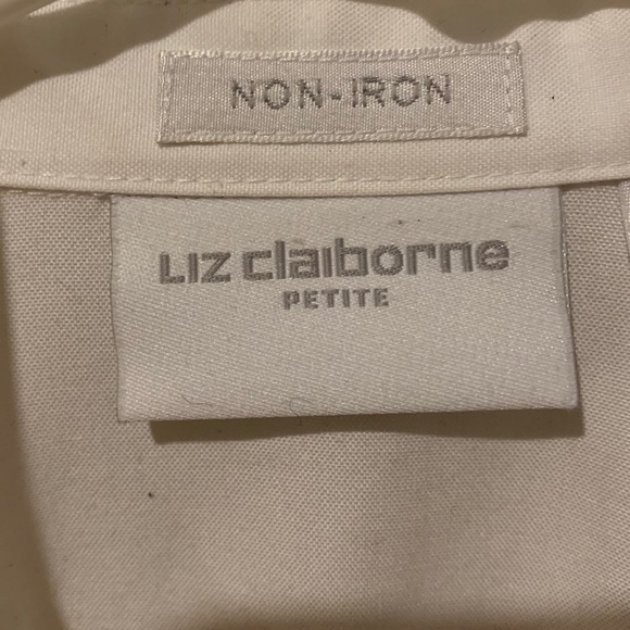 EUC Liz Clairborne Petite white button up size 6p - Picture 3 of 3